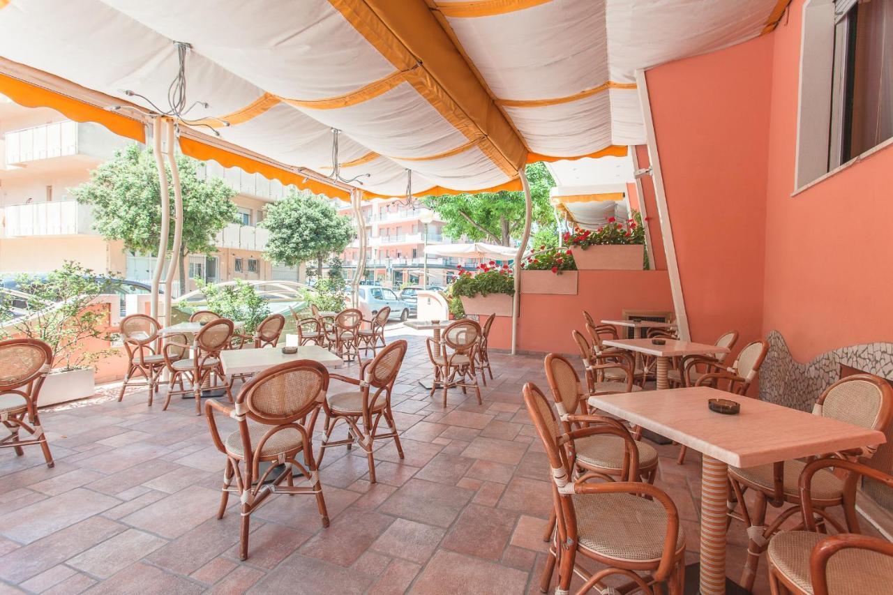 Hotel Joli Чезенатико Экстерьер фото