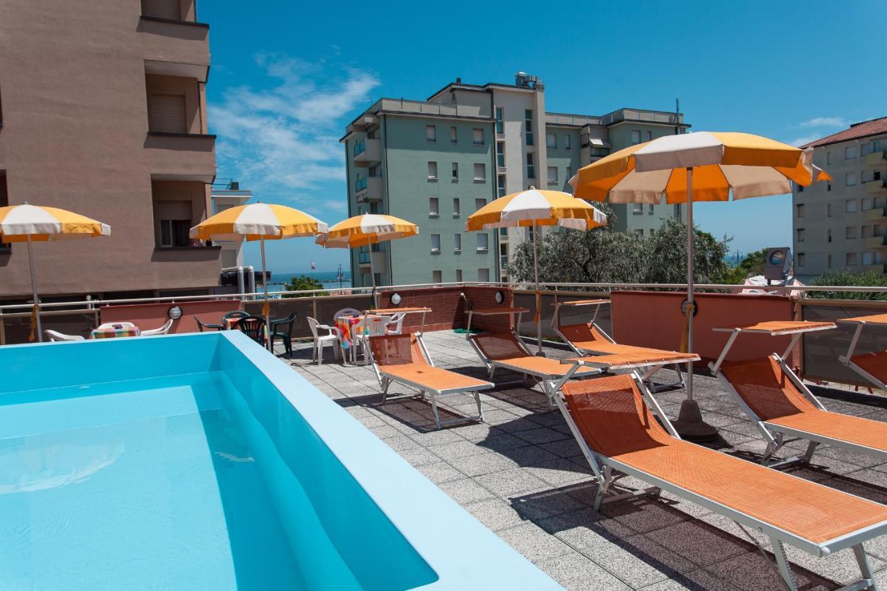 Hotel Joli Чезенатико Экстерьер фото
