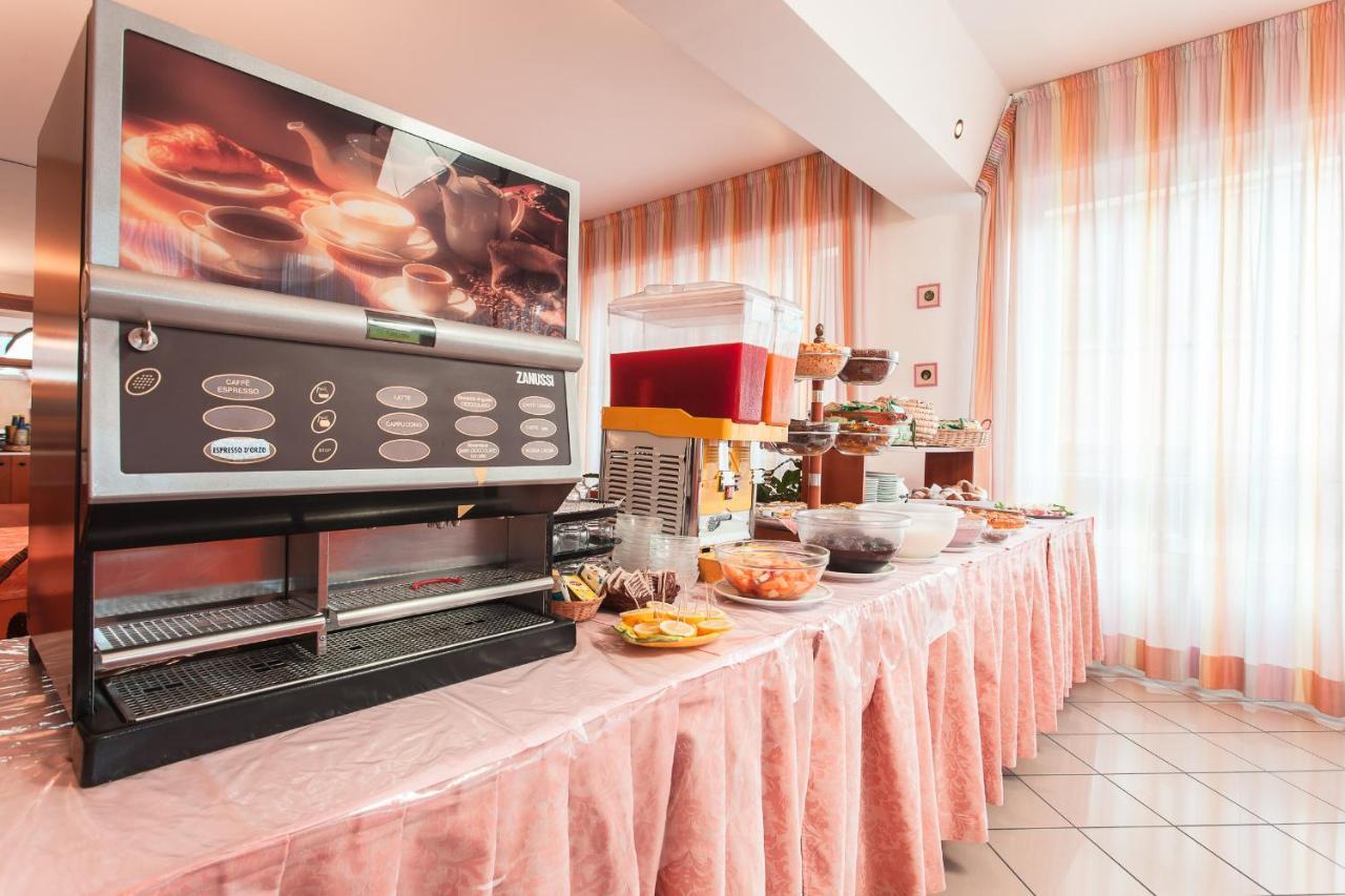 Hotel Joli Чезенатико Экстерьер фото