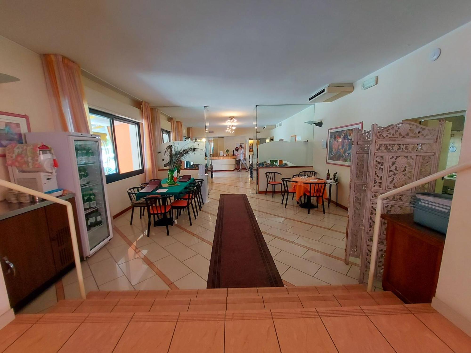 Hotel Joli Чезенатико Экстерьер фото