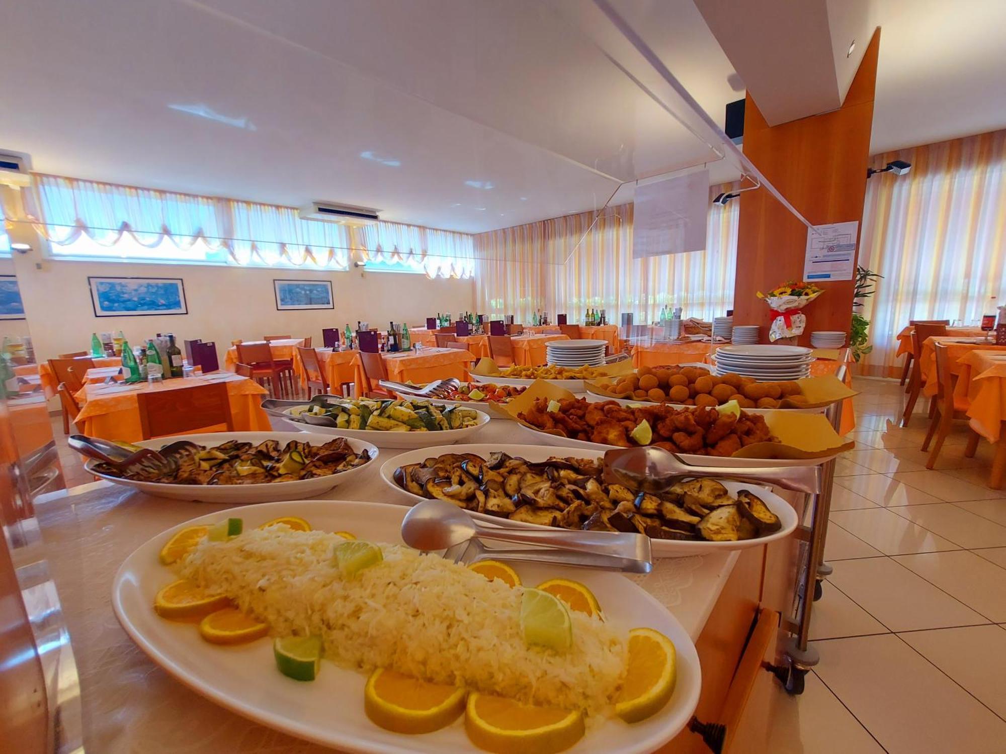 Hotel Joli Чезенатико Экстерьер фото