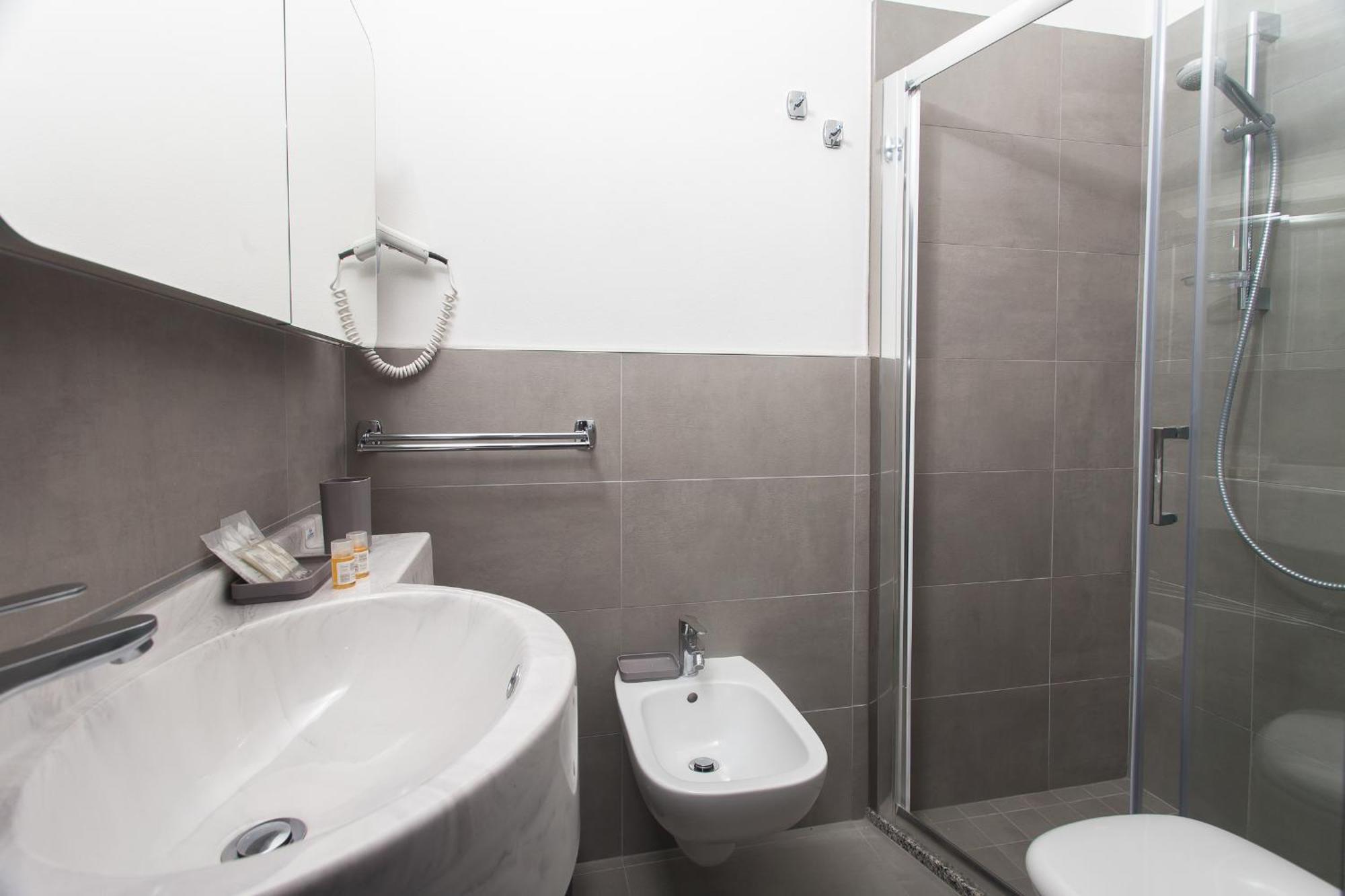 Hotel Joli Чезенатико Экстерьер фото