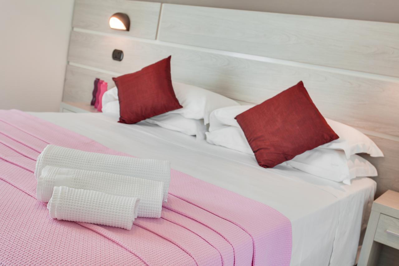 Hotel Joli Чезенатико Экстерьер фото